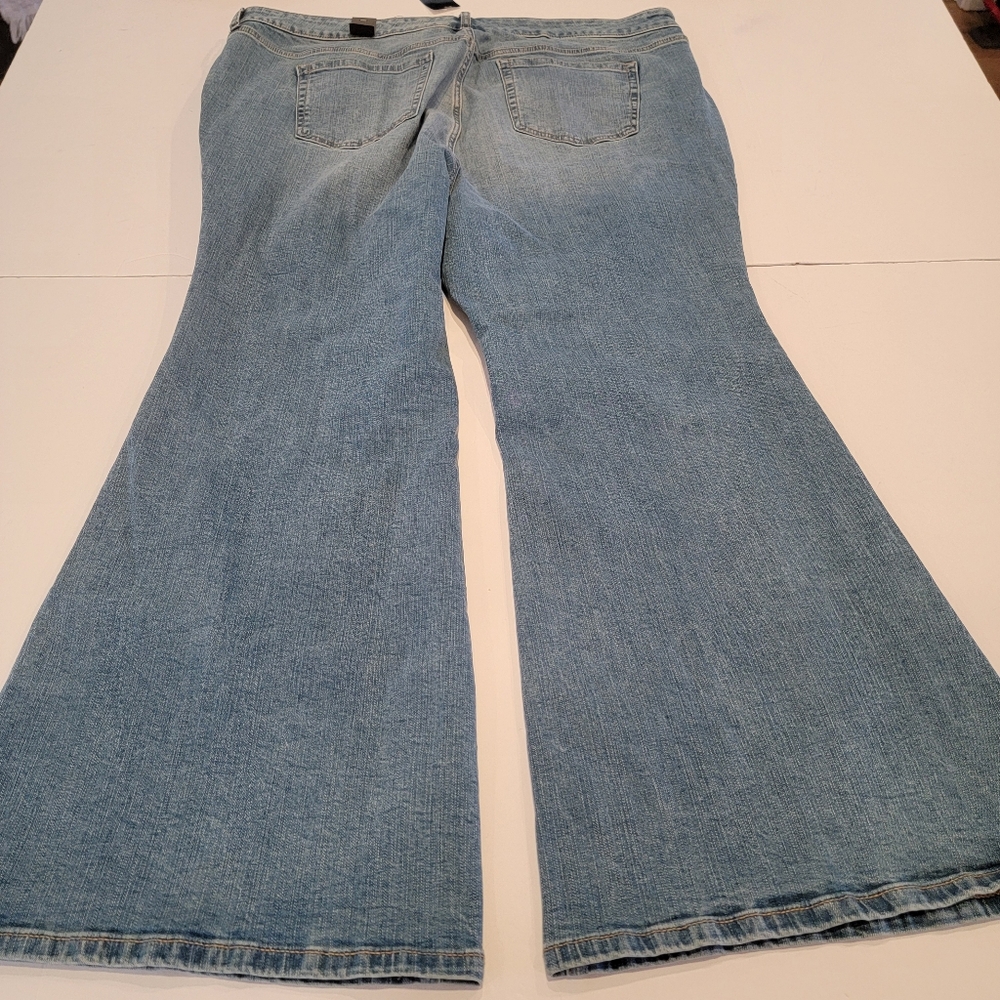 Torrid Perfect Flare Vintage Stretch Mid-Rise Jean Smooth Sailing Size 20 Short - Picture 16 of 17